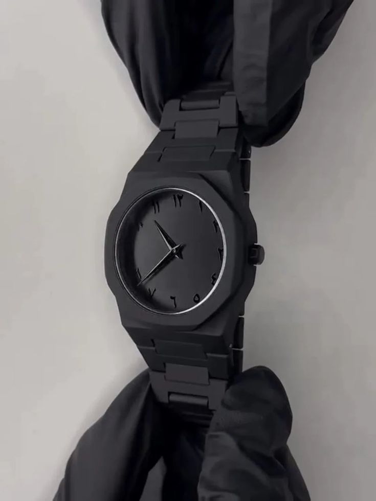 Black Aura Watch – Stylish &amp; Mysterious Elegance